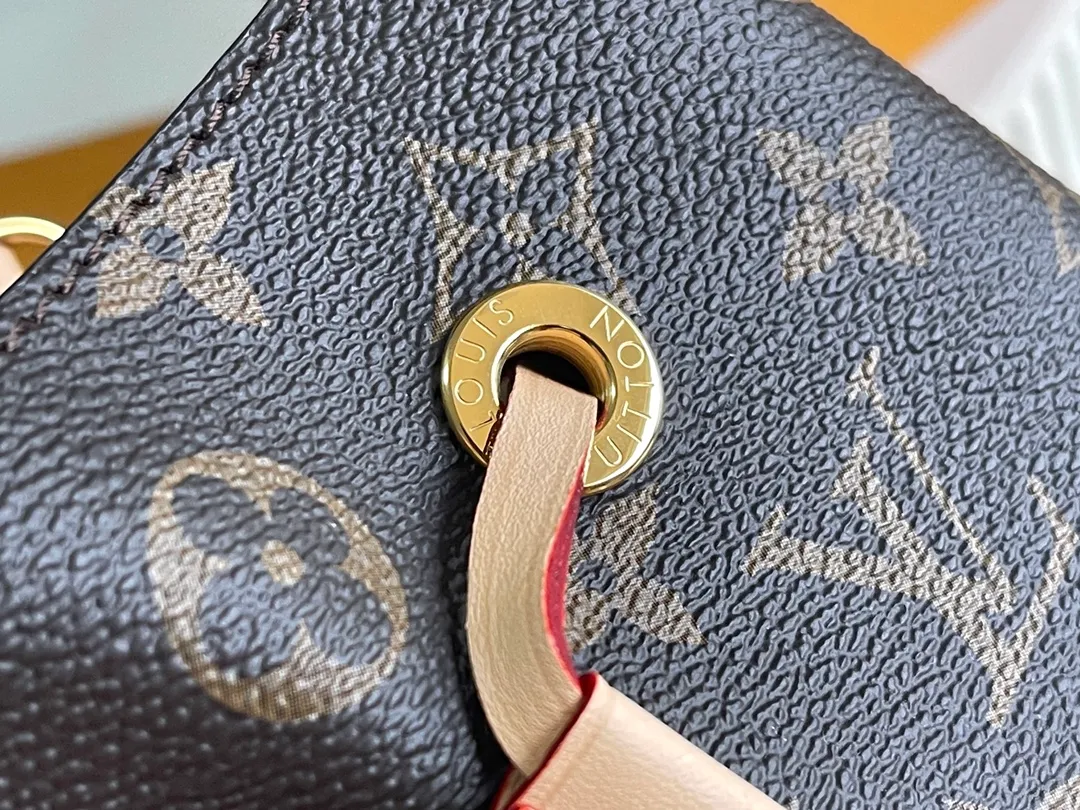 All Categories 💚 Authentic Grade Bags 💚 LV 2026 New LV Top Replica Crossbody Shoulder Bag