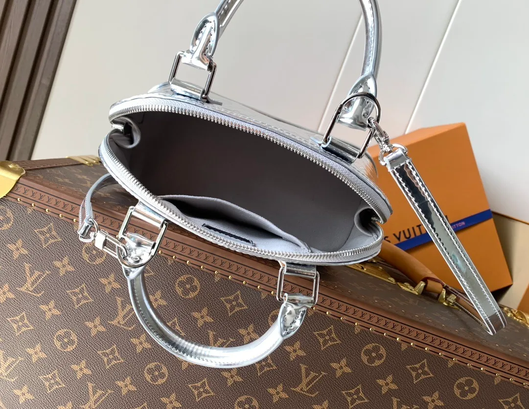 All Categories Official Website "Brand Women's Bags" Women's Bags 💙 LV 2026 New LV Crossbody Bag