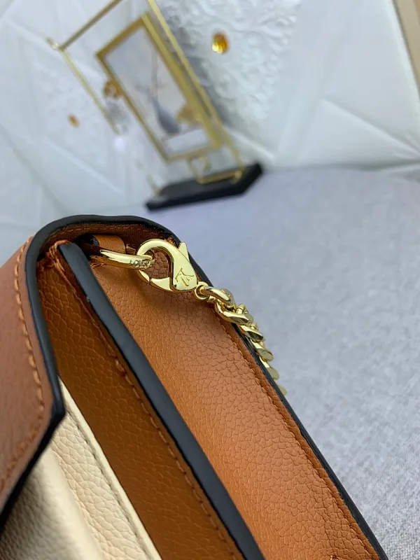 All Categories Official Website "Brand Women's Bags" Women's Bags 💙 LV This Mylockme Pochette chain bag is made of soft cow leather and continues the core elements of the Lockme series with an envelope-style flap, front pocket and LV letter hook. The trendy construction is suitable for storing mobile phones and other essentials, and the long chain allows for shoulder or cross-body wear. Detailed
