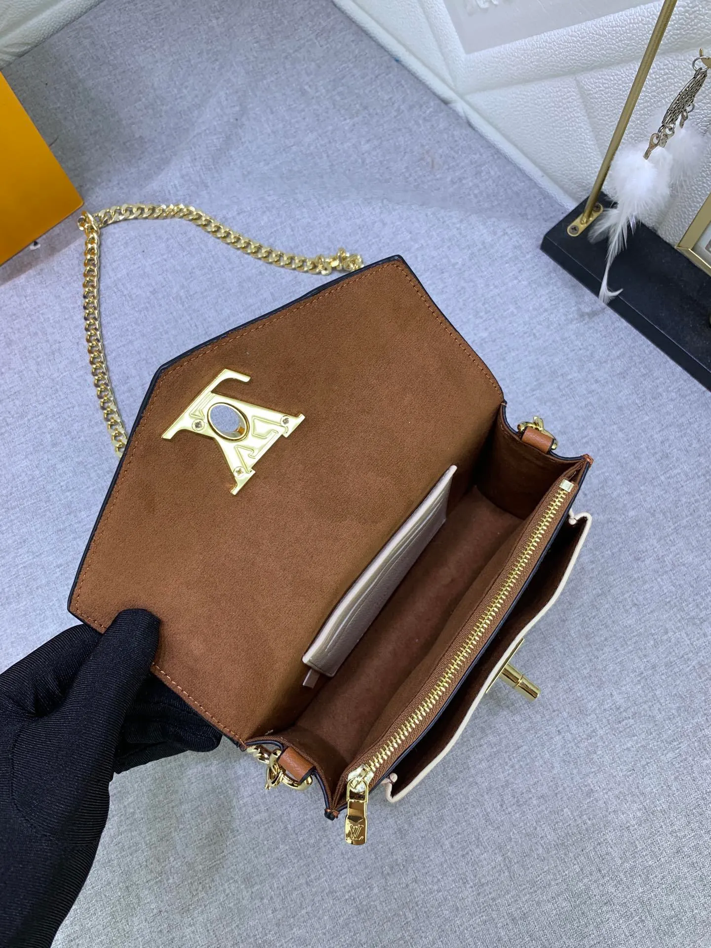 All Categories Official Website "Brand Women's Bags" Women's Bags 💙 LV This Mylockme Pochette chain bag is made of soft cow leather and continues the core elements of the Lockme series with an envelope-style flap, front pocket and LV letter hook. The trendy construction is suitable for storing mobile phones and other essentials, and the long chain allows for shoulder or cross-body wear. Detailed