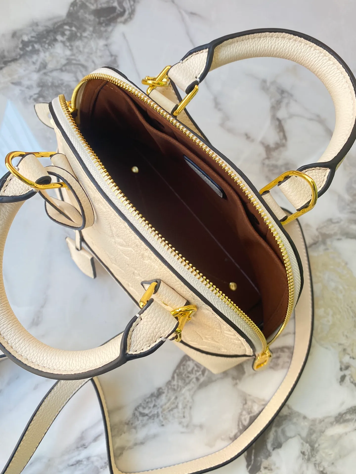 All categories Official website "Brand Women's Bags" Women's Bags 💙 LV 2022 official new LV handbag wholesale 58001800 High quality Size: 25-18-12 CM