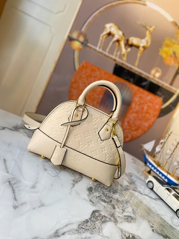 All categories Official website "Brand Women's Bags" Women's Bags 💙 LV 2022 official new LV handbag wholesale 58001800 High quality Size: 25-18-12 CM