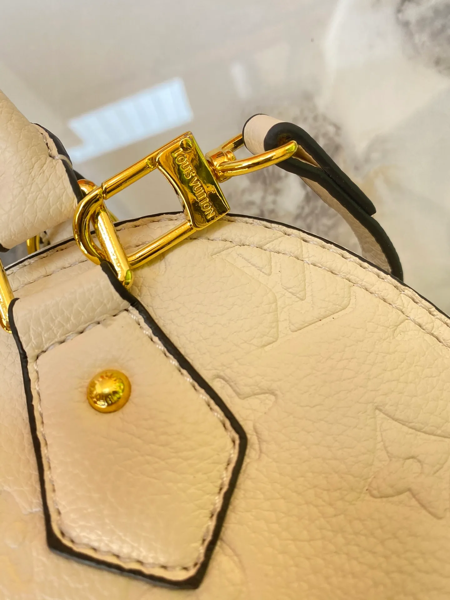 All categories Official website "Brand Women's Bags" Women's Bags 💙 LV 2022 official new LV handbag wholesale 58001800 High quality Size: 25-18-12 CM