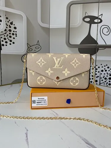 All categories Official website "Brand Women's Bags" Women's Bags 💙 LV 2022 official new LV crossbody bag wholesale 58001000 High quality Size: 21-12-3CM