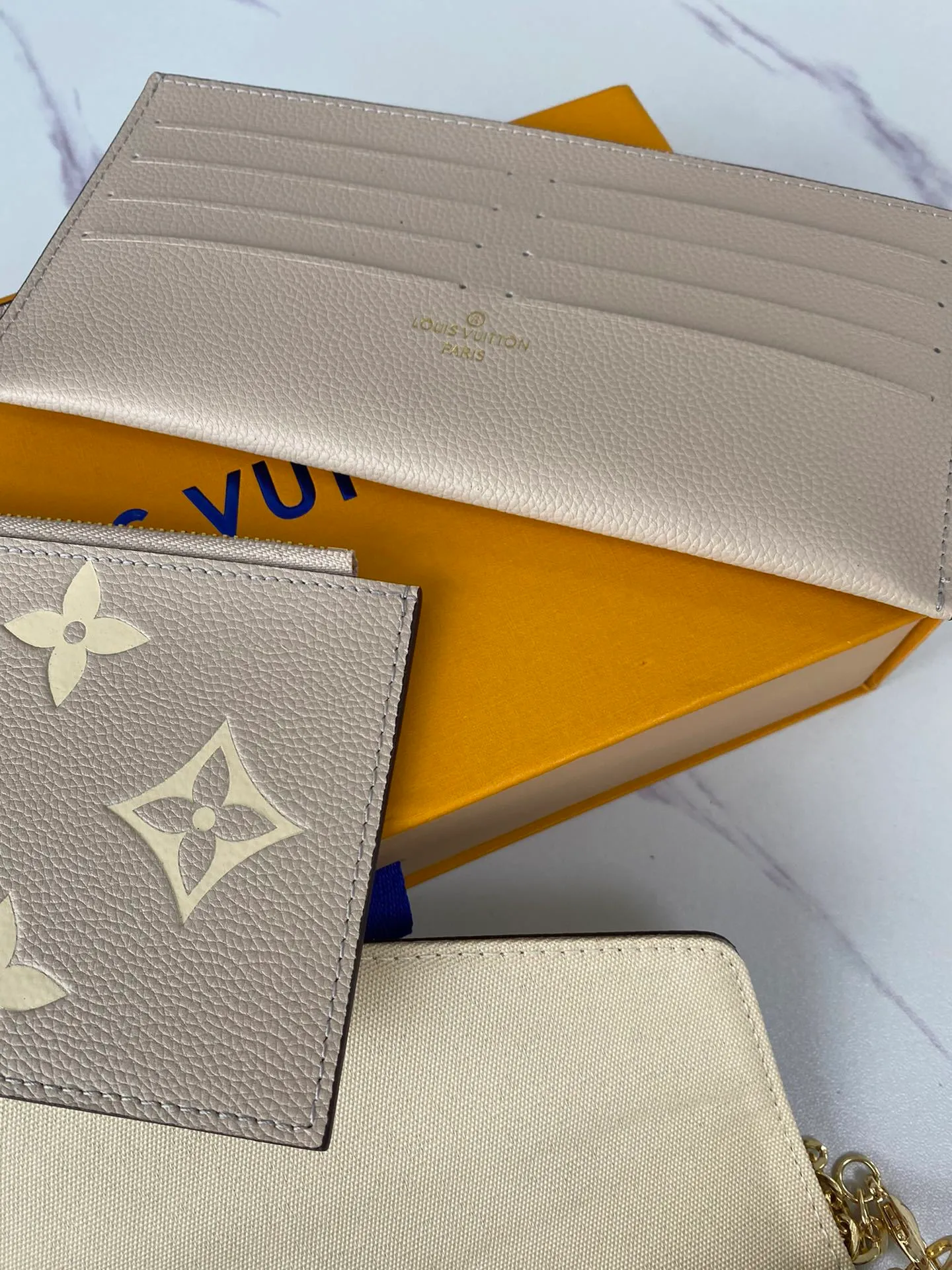 All categories Official website "Brand Women's Bags" Women's Bags 💙 LV 2022 official new LV crossbody bag wholesale 58001000 High quality Size: 21-12-3CM