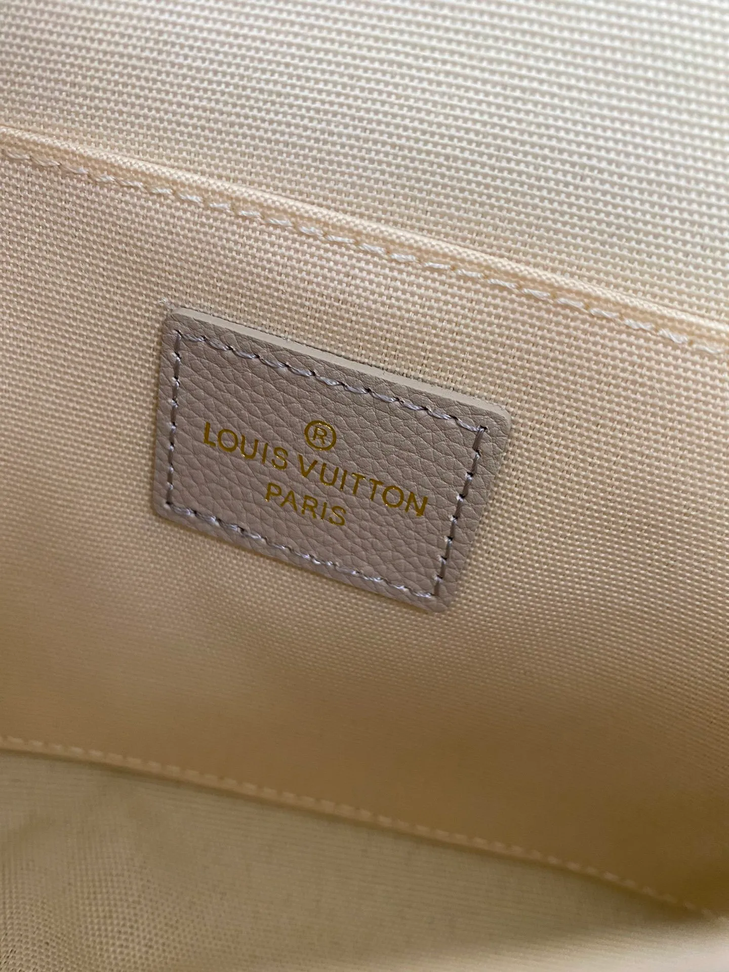 All categories Official website "Brand Women's Bags" Women's Bags 💙 LV 2022 official new LV crossbody bag wholesale 58001000 High quality Size: 21-12-3CM