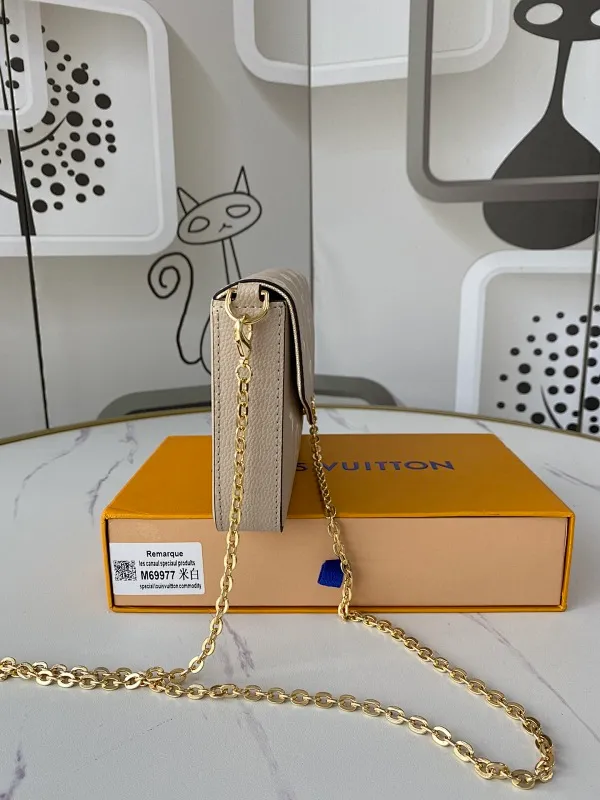 All categories Official website "Brand Women's Bags" Women's Bags 💙 LV 2022 official new LV crossbody bag wholesale 58001000 High quality Size: 21-12-3CM