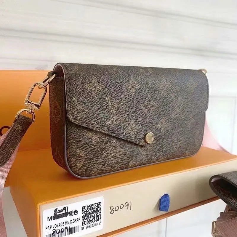 All categories Official website "Brand Women's Bags" Women's Bags 💙 LV 2022 Official New LV Crossbody Bag Wholesale 5800750 High Quality Specifications: 17-9.6-3.5 CM