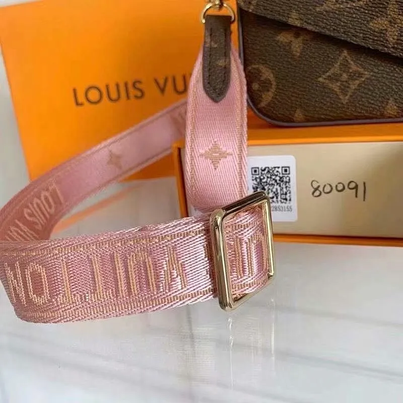 All categories Official website "Brand Women's Bags" Women's Bags 💙 LV 2022 Official New LV Crossbody Bag Wholesale 5800750 High Quality Specifications: 17-9.6-3.5 CM