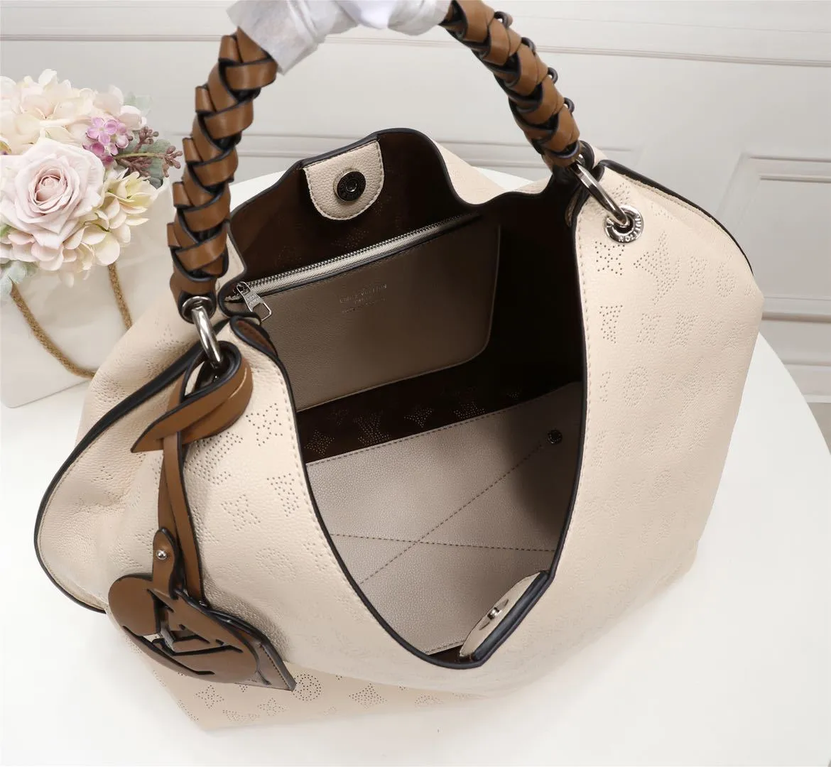 All categories Official website "Brand Women's Bags" Women's Bags 💙 LV 2022 Official New LV Handbag Wholesale 58001500 High Quality Size: 35-40-17 CM
