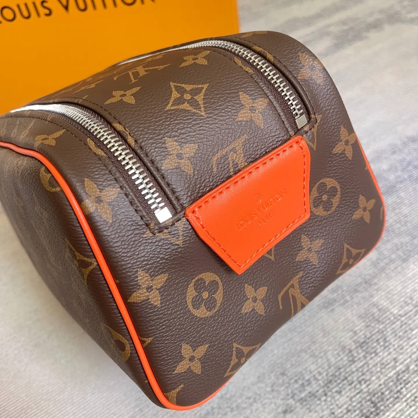 All categories Official website "Brand Women's Bags" Women's Bags 💙 LV 2025 new LV toiletry bag