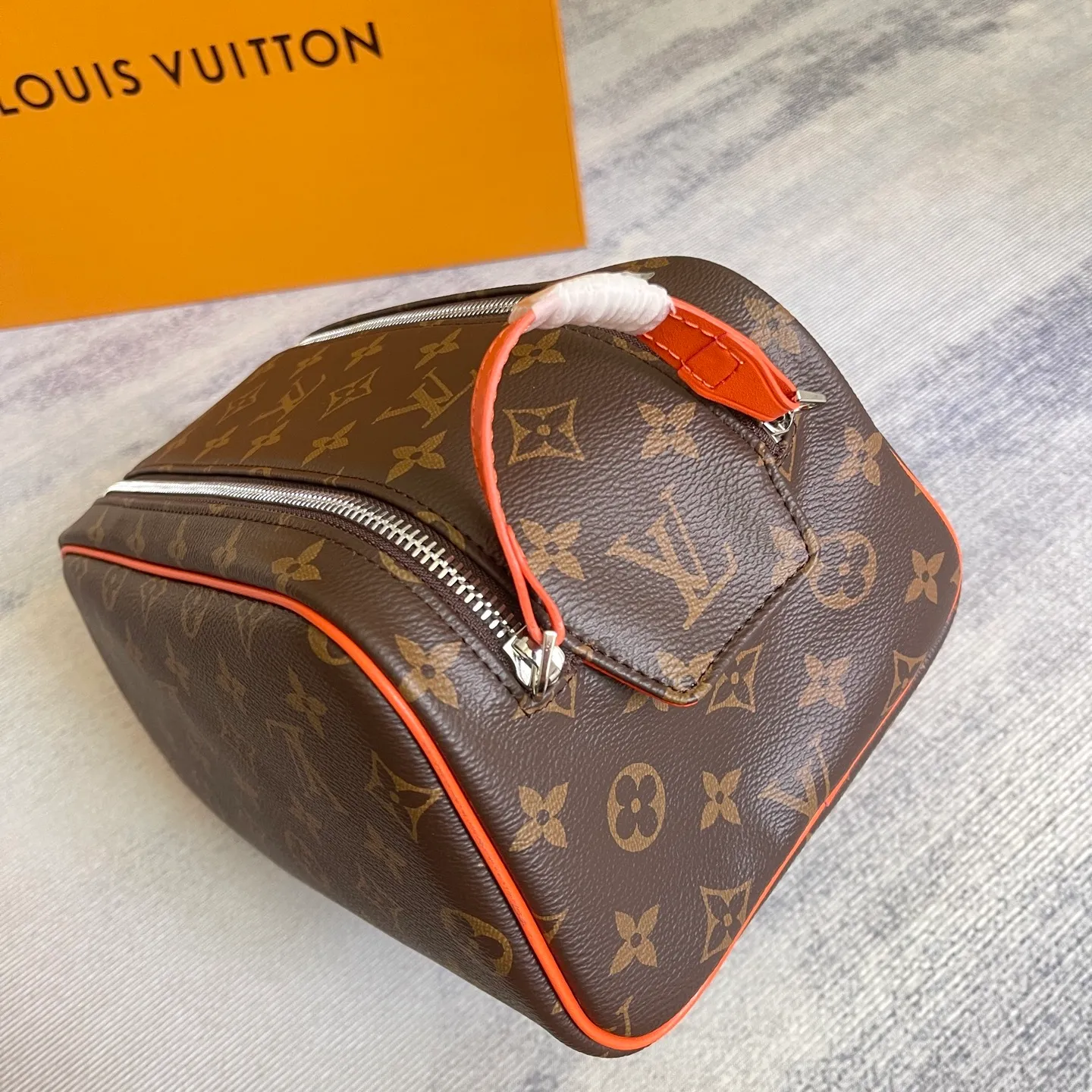All categories Official website "Brand Women's Bags" Women's Bags 💙 LV 2025 new LV toiletry bag