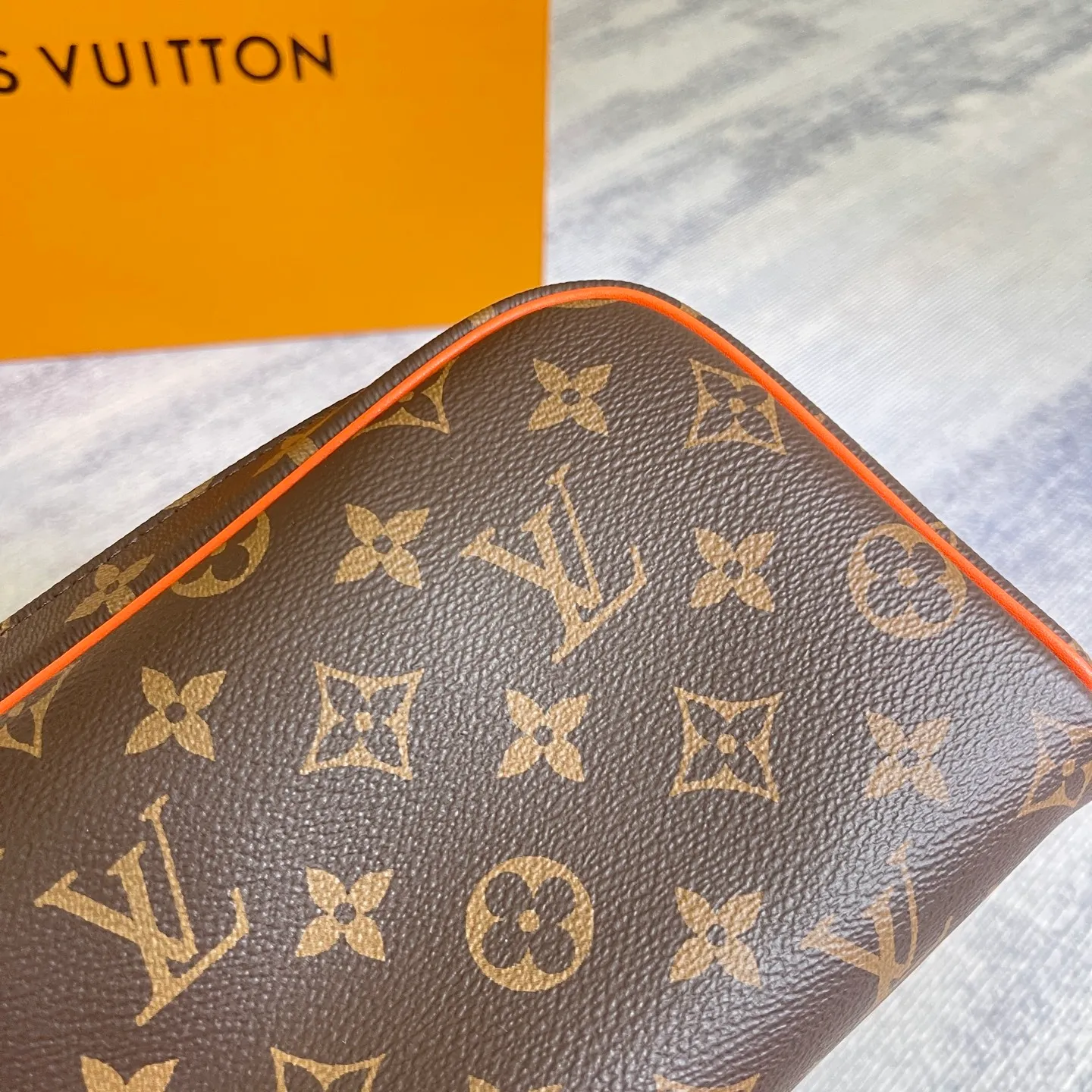 All categories Official website "Brand Women's Bags" Women's Bags 💙 LV 2025 new LV toiletry bag