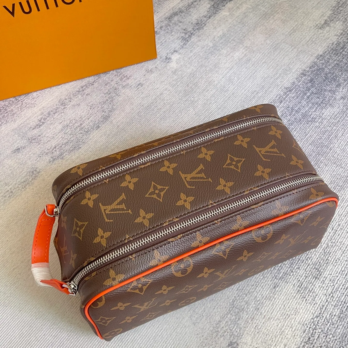 All categories Official website "Brand Women's Bags" Women's Bags 💙 LV 2025 new LV toiletry bag