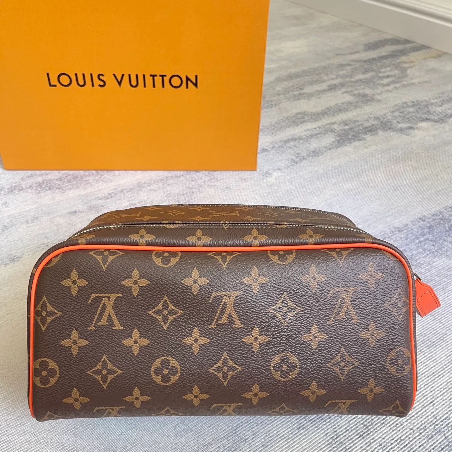 All categories Official website "Brand Women's Bags" Women's Bags 💙 LV 2025 new LV toiletry bag