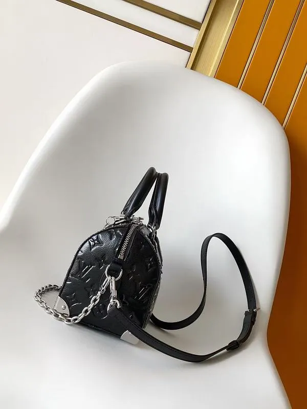 All Categories Official Website "Brand Women's Bags" Women's Bags 💙 LV 2026 New LV Crossbody Bag