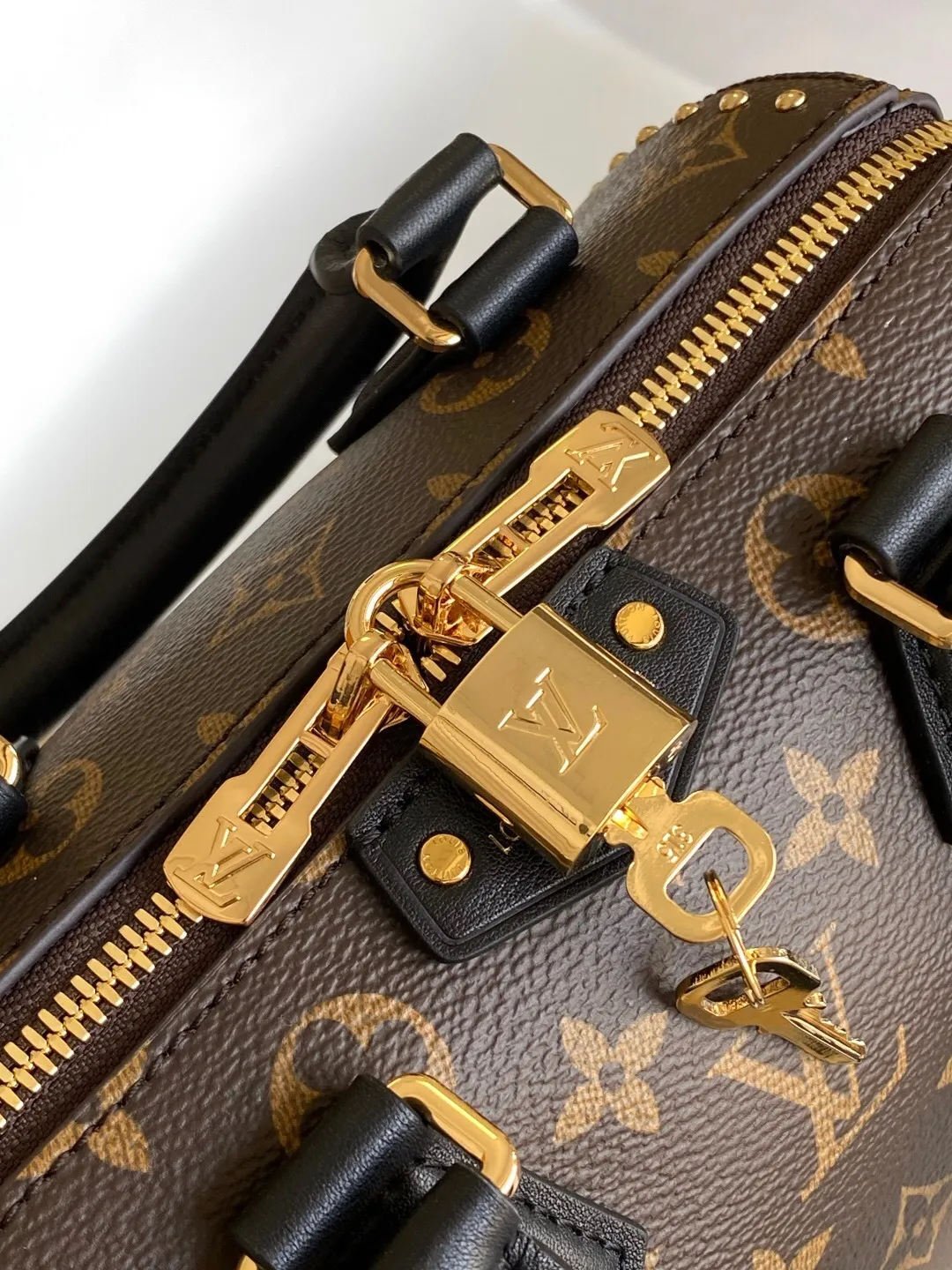All Categories Official Website "Brand Women's Bags" Women's Bags 💙 LV 2025 New LV Crossbody Bag