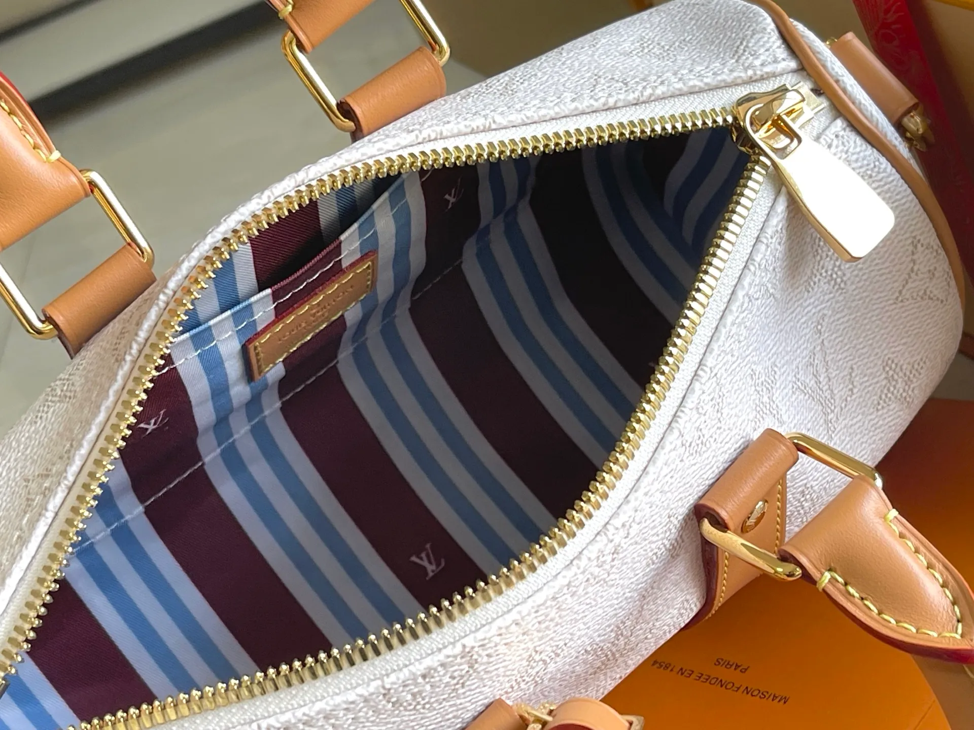 All Categories 💚 Authentic Grade Bags 💚 LV 2026 New LV Top Replica Crossbody Shoulder Bag