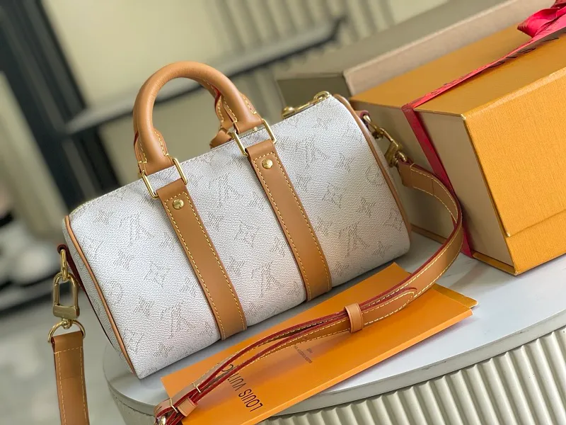 All Categories 💚 Authentic Grade Bags 💚 LV 2026 New LV Top Replica Crossbody Shoulder Bag