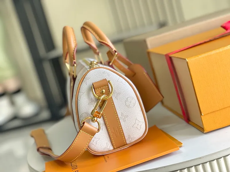 All Categories 💚 Authentic Grade Bags 💚 LV 2026 New LV Top Replica Crossbody Shoulder Bag