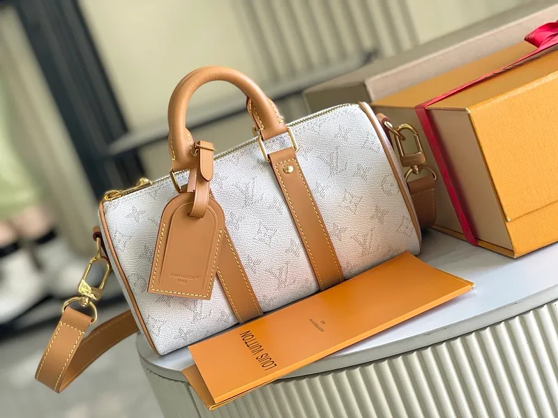 All Categories 💚 Authentic Grade Bags 💚 LV 2026 New LV Top Replica Crossbody Shoulder Bag