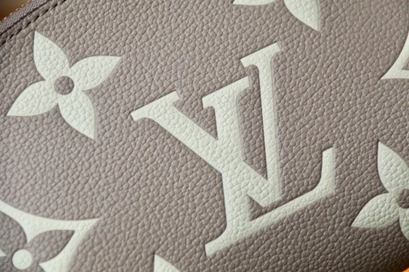 All Categories Official Website "Brand Women's Bags" Women's Bags 💙 LV 2024 New LV Cosmetic Bag