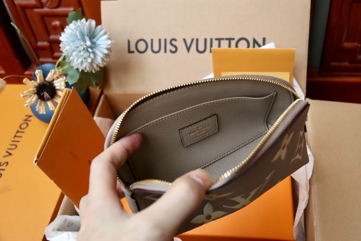 All Categories Official Website "Brand Women's Bags" Women's Bags 💙 LV 2024 New LV Cosmetic Bag