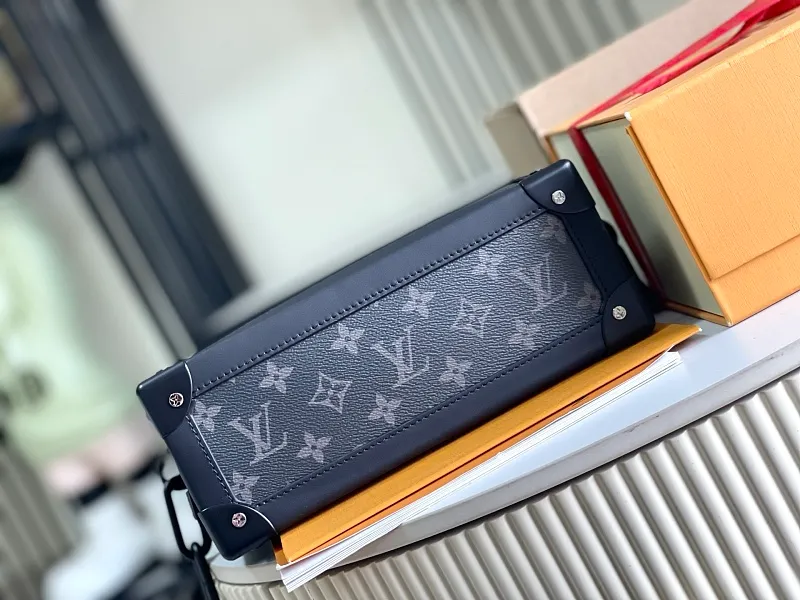 All categories 💚 Authentic bags 💚 LV 2026 new LV top replica clutch bag
