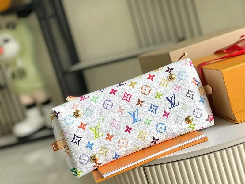 All Categories 💚 Authentic Grade Bags 💚 LV 2026 New LV Top Replica Crossbody Shoulder Bag
