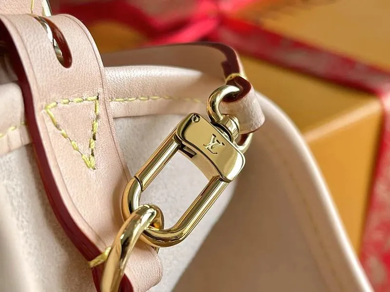 All Categories 💚 Authentic Grade Bags 💚 LV 2026 New LV Top Replica Crossbody Shoulder Bag