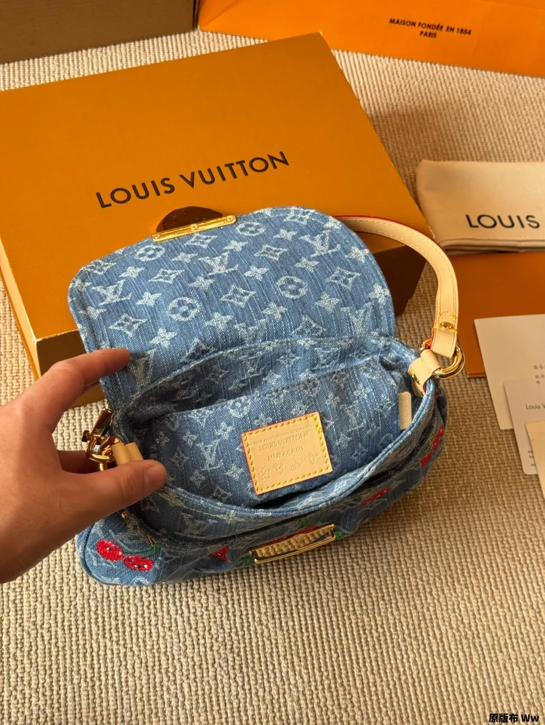 All categories Official website "Brand Women's Bags" Women's Bags 💙 LV 2025 new LV armpit bag