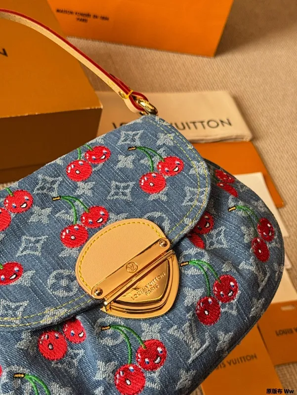 All categories Official website "Brand Women's Bags" Women's Bags 💙 LV 2025 new LV armpit bag