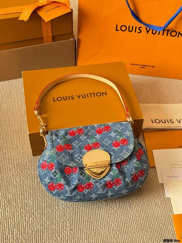 All categories Official website "Brand Women's Bags" Women's Bags 💙 LV 2025 new LV armpit bag
