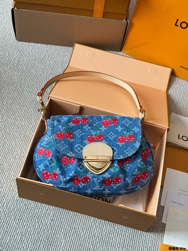 All categories Official website "Brand Women's Bags" Women's Bags 💙 LV 2025 new LV armpit bag