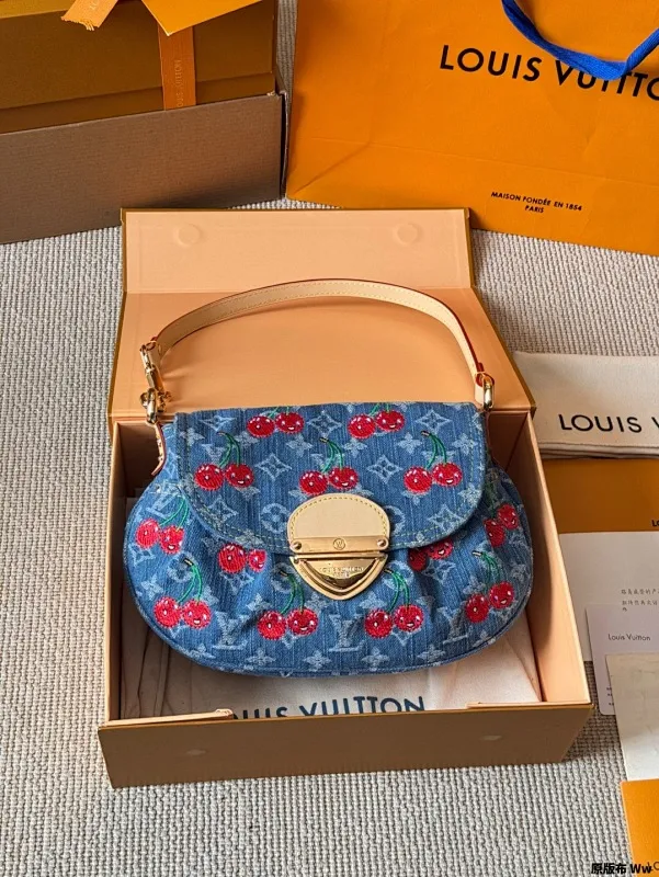 All categories Official website "Brand Women's Bags" Women's Bags 💙 LV 2025 new LV armpit bag