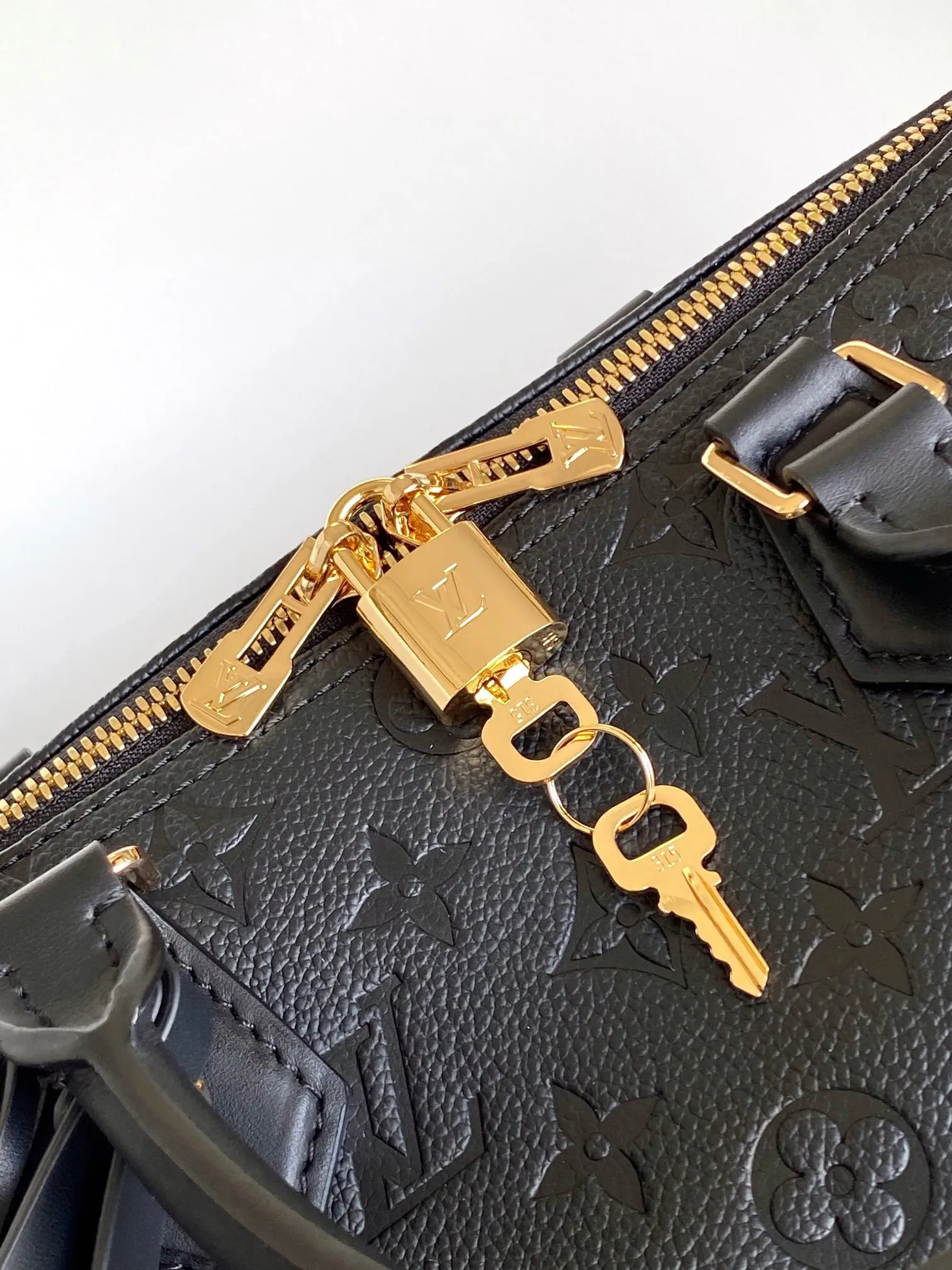 All Categories Official Website "Brand Women's Bags" Women's Bags 💙 LV 2025 New LV Crossbody Bag