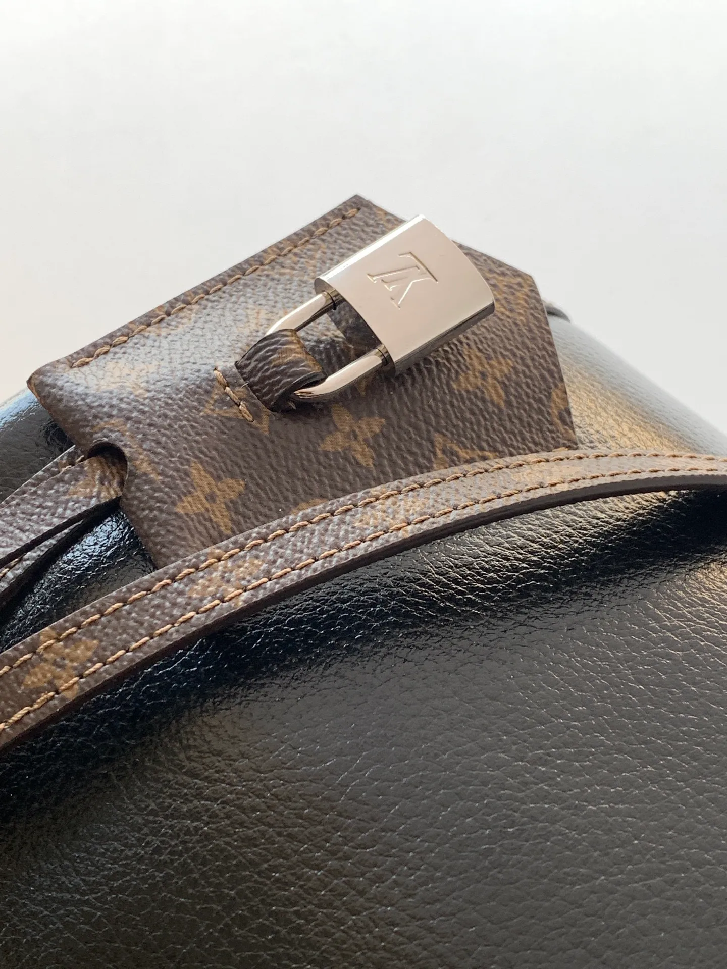 All Categories Official Website "Brand Women's Bags" Women's Bags 💙 LV 2026 New LV Underarm Bag