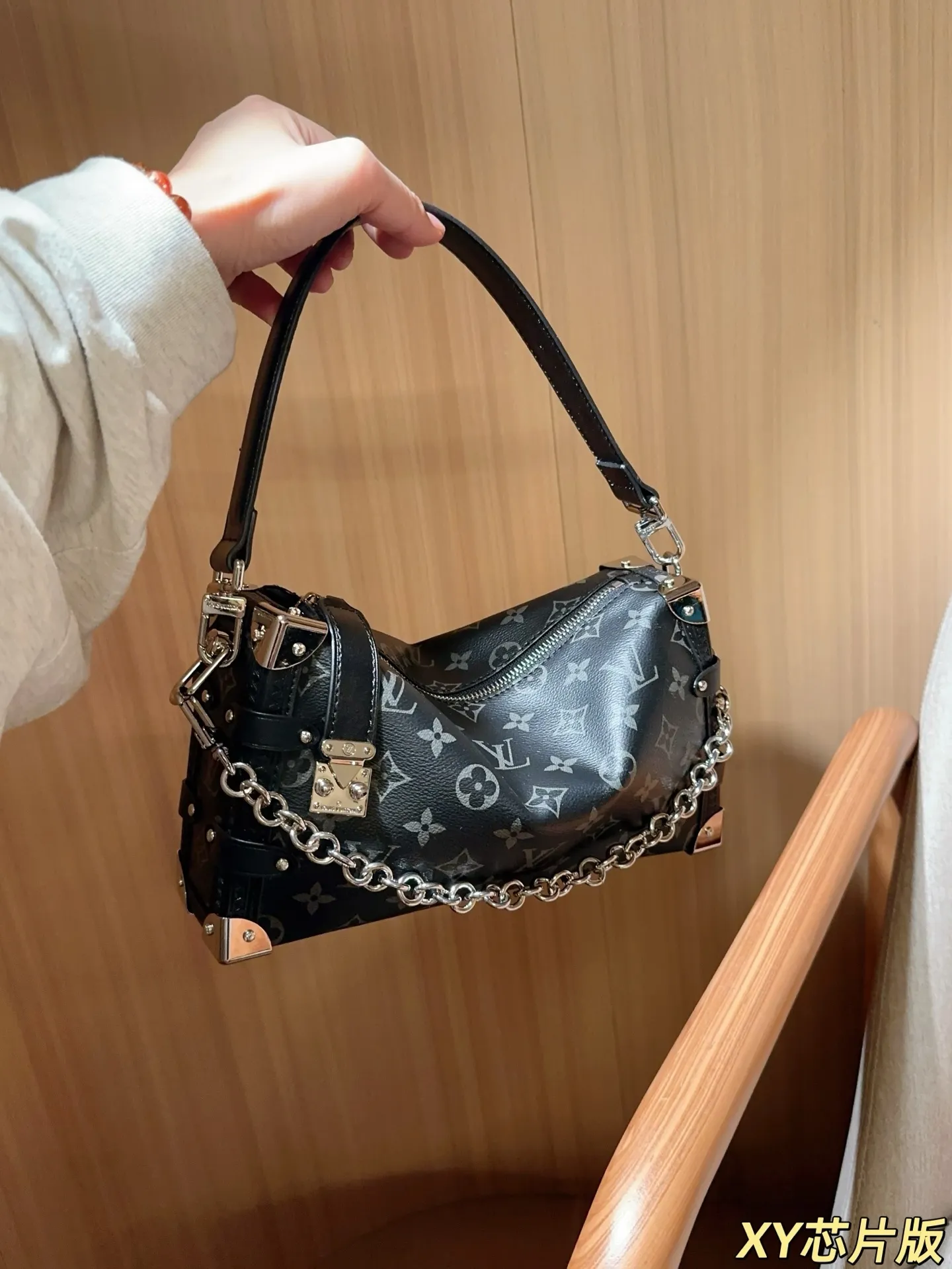 All categories Official website "Brand Women's Bags" Women's Bags 💙 LV 2025 new LV armpit bag