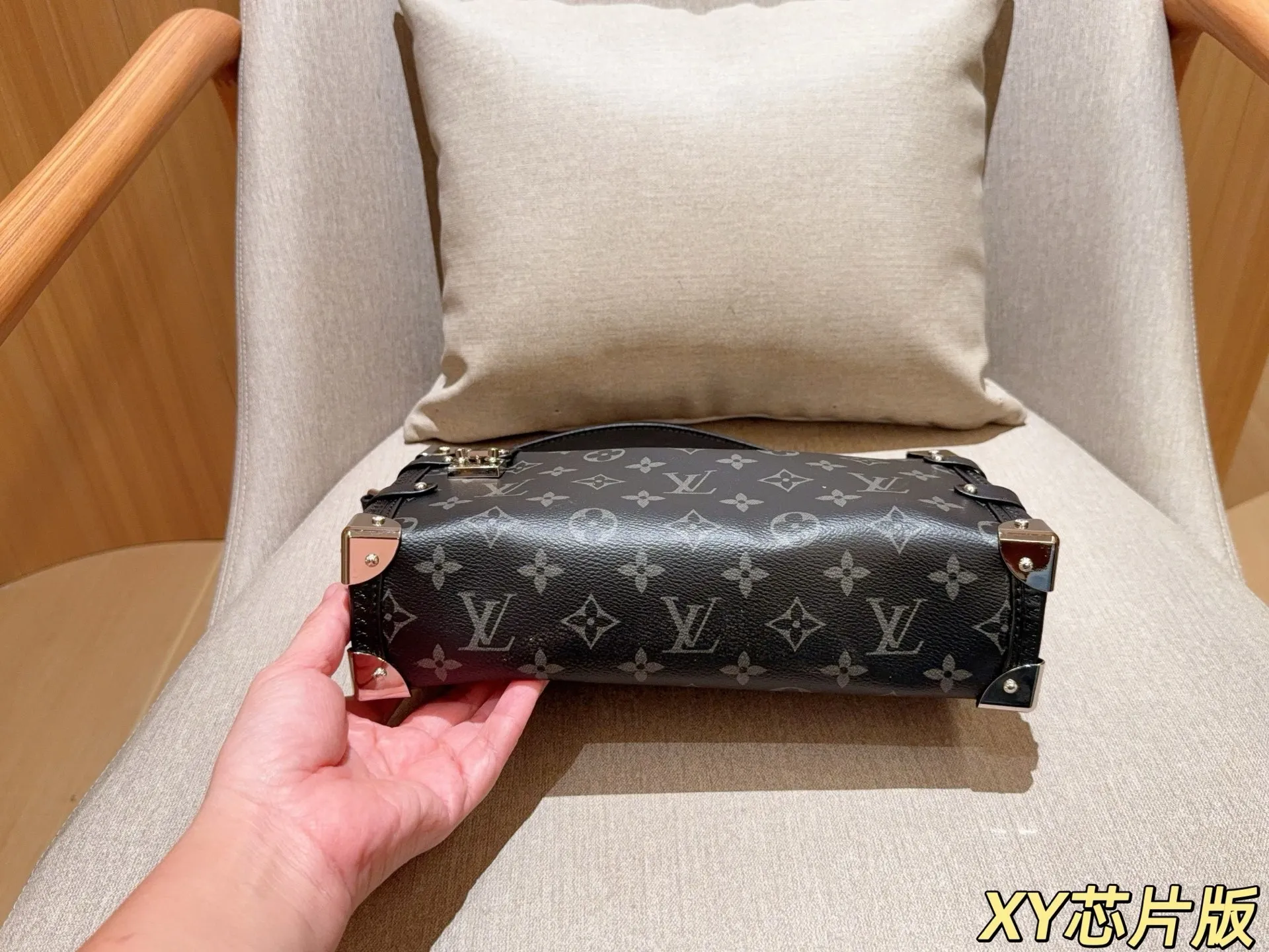 All categories Official website "Brand Women's Bags" Women's Bags 💙 LV 2025 new LV armpit bag