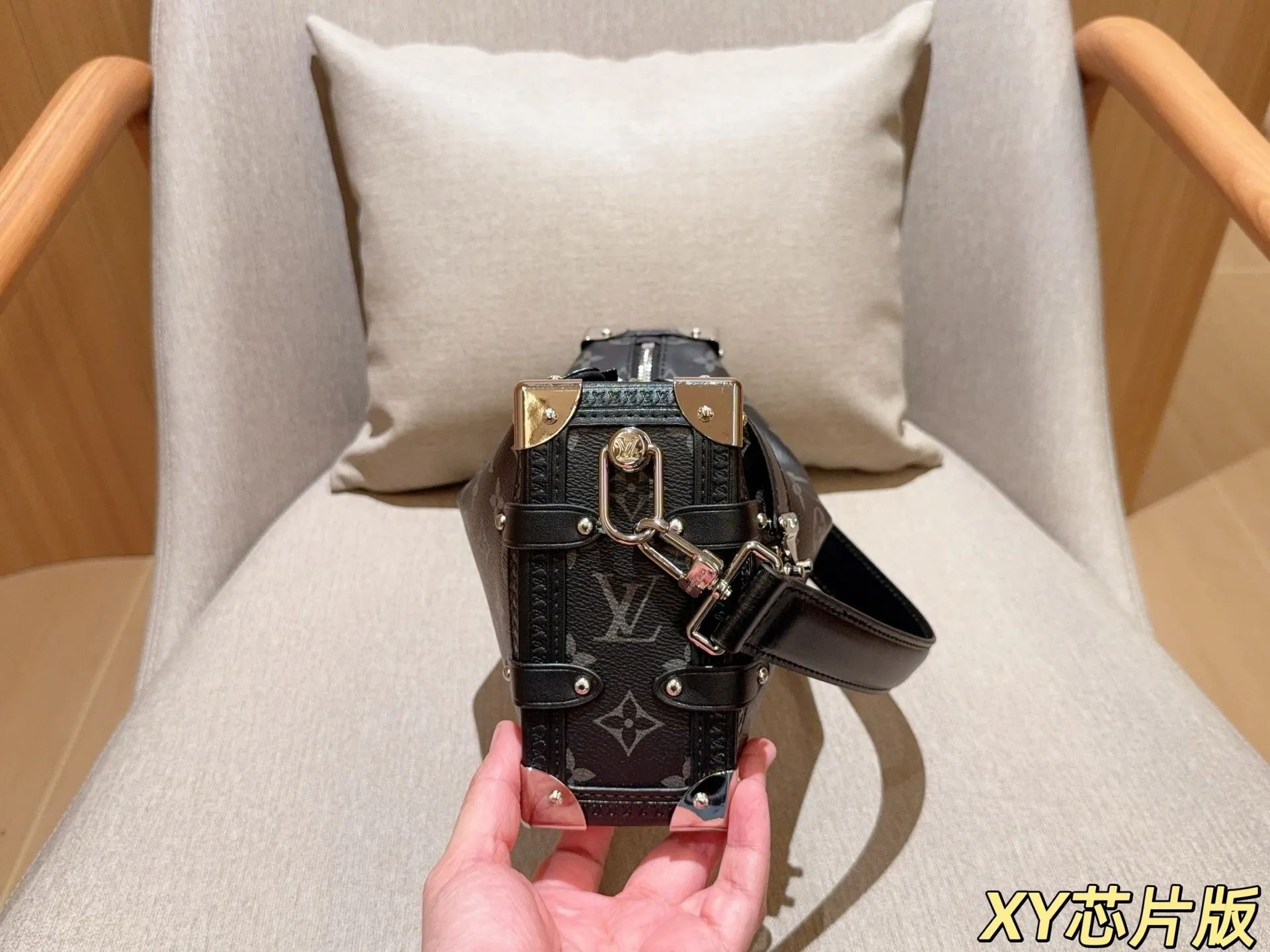 All categories Official website "Brand Women's Bags" Women's Bags 💙 LV 2025 new LV armpit bag