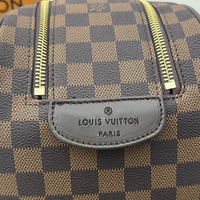 All categories Official website "Brand Women's Bags" Women's Bags 💙 LV 2025 new LV toiletry bag