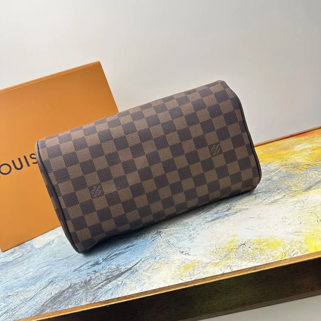 All categories Official website "Brand Women's Bags" Women's Bags 💙 LV 2025 new LV toiletry bag