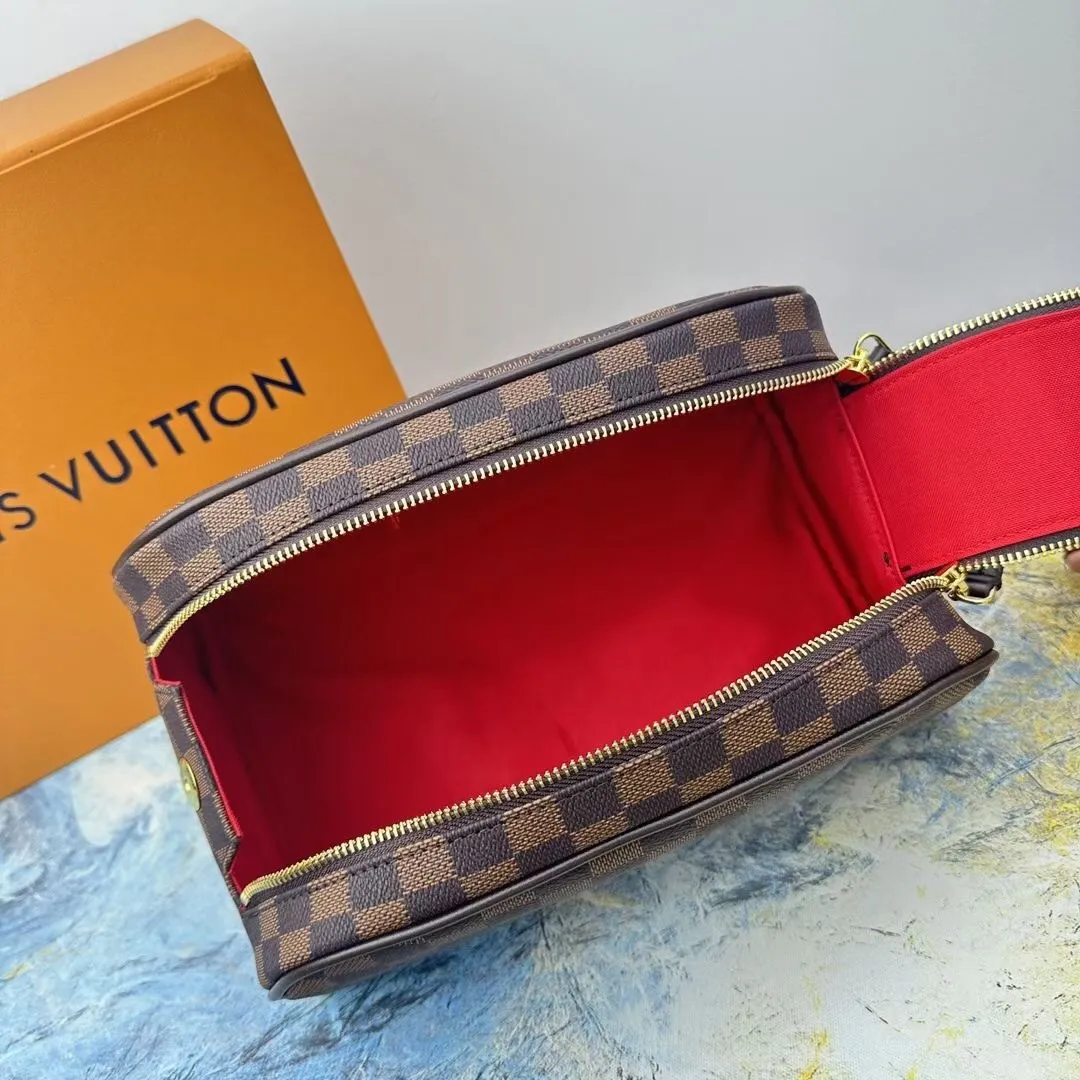 All categories Official website "Brand Women's Bags" Women's Bags 💙 LV 2025 new LV toiletry bag