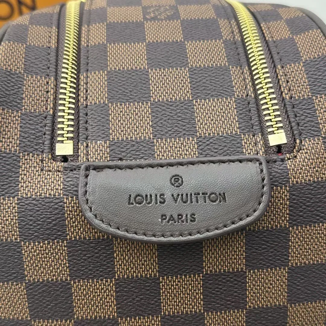 All categories Official website "Brand Women's Bags" Women's Bags 💙 LV 2025 new LV toiletry bag