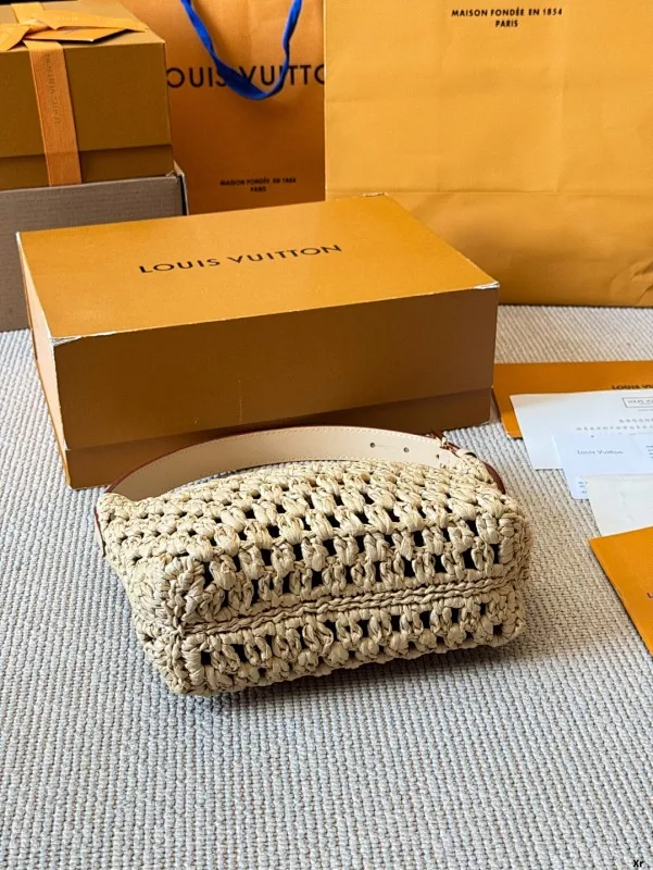 All categories Official website "Brand Women's Bags" Women's Bags 💙 LV 2025 new LV armpit bag