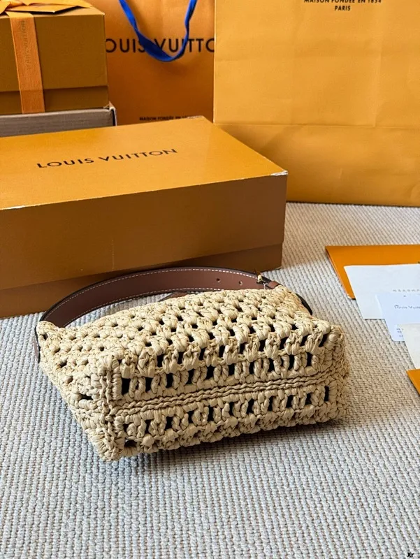 All categories Official website "Brand Women's Bags" Women's Bags 💙 LV 2025 new LV armpit bag