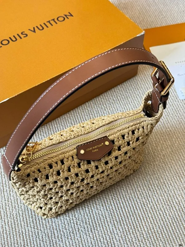 All categories Official website "Brand Women's Bags" Women's Bags 💙 LV 2025 new LV armpit bag