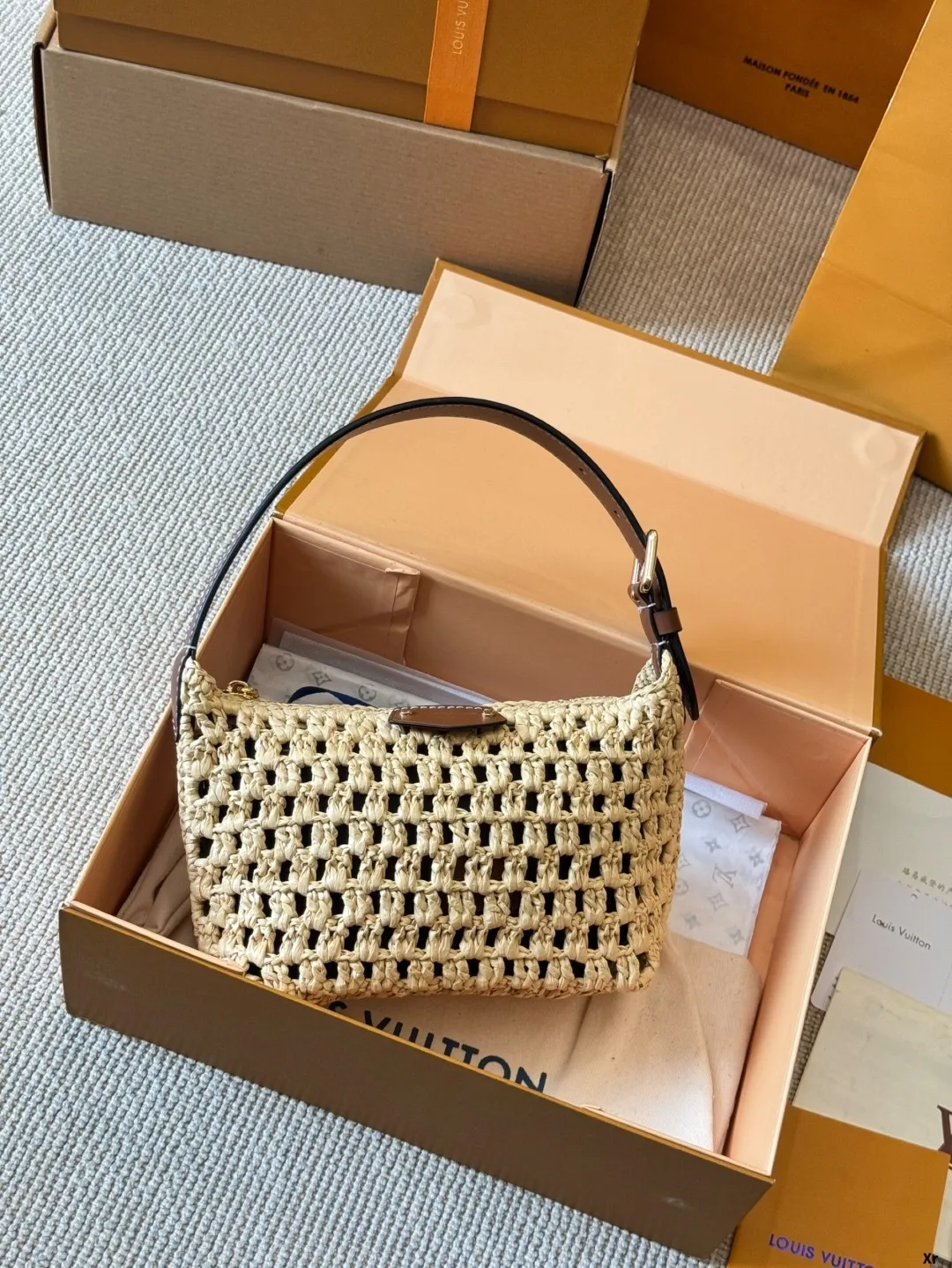 All categories Official website "Brand Women's Bags" Women's Bags 💙 LV 2025 new LV armpit bag