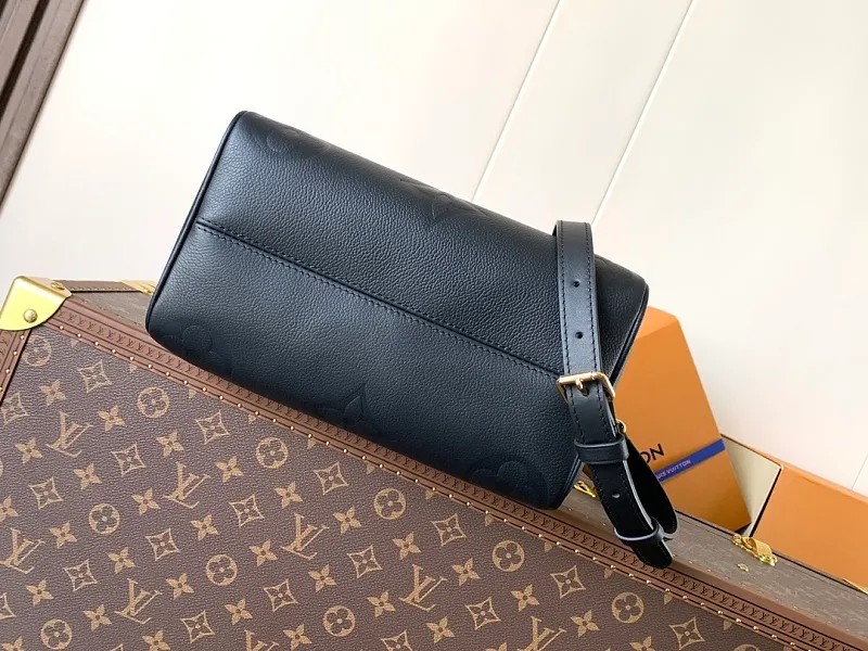 All categories Official website "Brand Women's Bags" Women's Bags 💙 LV 2026 new LV hand-held crossbody bag