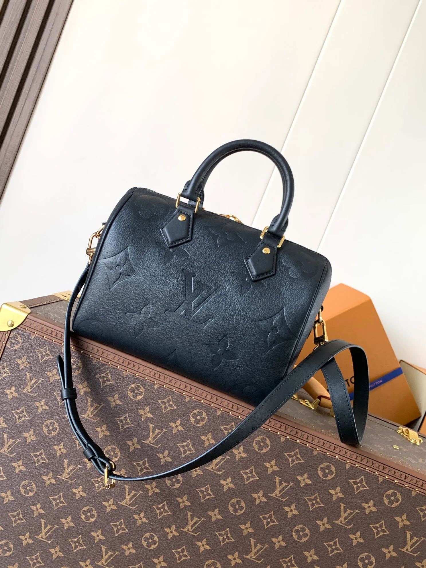All categories Official website "Brand Women's Bags" Women's Bags 💙 LV 2026 new LV hand-held crossbody bag